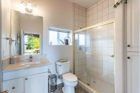Bath - 4836 St Charles Dr, Redding, CA 96002 photo 7 of 7
