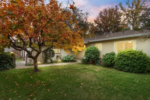 2757 N Bonnyview Rd, Redding, CA 96001