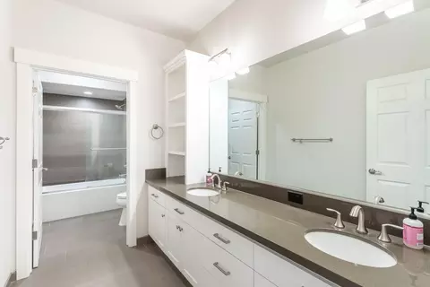 Bath - 6648 Bandito Dr, Redding, CA 96003 photo 1 of 3