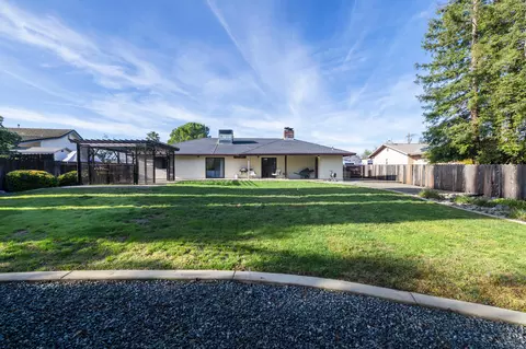 Exterior - 3122 Panorama Dr, Redding, CA 96003 photo 2 of 7