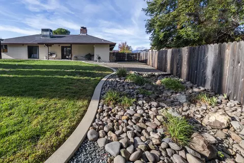 Exterior - 3122 Panorama Dr, Redding, CA 96003 photo 4 of 7