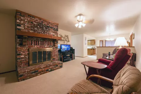 Living - 3122 Panorama Dr, Redding, CA 96003 photo 2 of 3