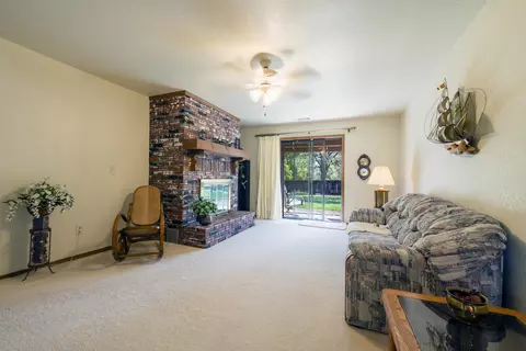 Living - 3122 Panorama Dr, Redding, CA 96003 photo 3 of 3