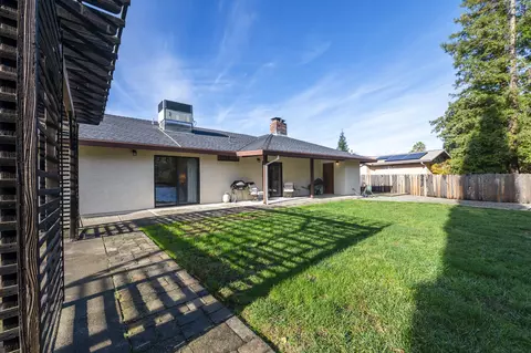 Exterior - 3122 Panorama Dr, Redding, CA 96003 photo 5 of 7