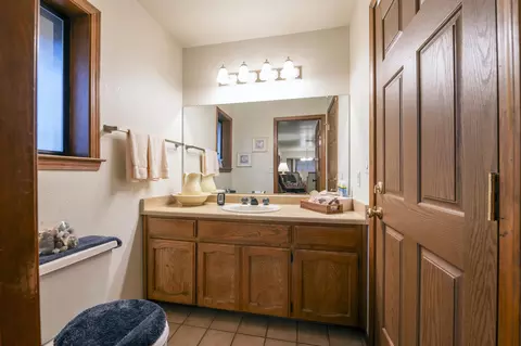 Bath - 3122 Panorama Dr, Redding, CA 96003 photo 1 of 4