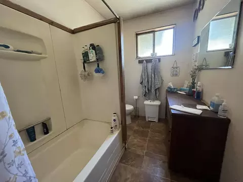 Bath - 191 Henrietta Rd, Lewiston, CA 96052 photo 2 of 2