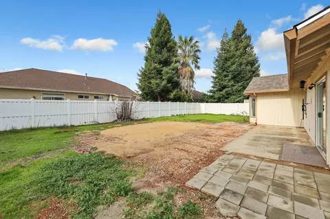 Exterior - 3577 Bridger Dr, Redding, CA 96002 photo 4 of 5