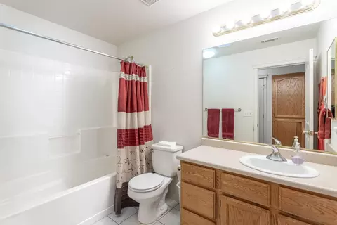 Bath - 1343 Britt Ln, Red Bluff, CA 96080 photo 2 of 2