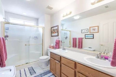 Bath - 1343 Britt Ln, Red Bluff, CA 96080 photo 1 of 2