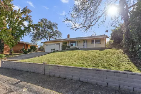 3135 Stratford Ave, Redding, CA 96001 photo 4