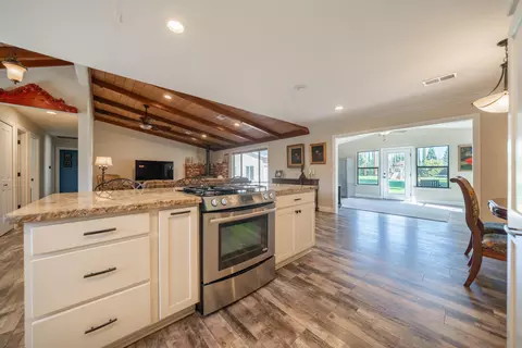 Kitchen - 7273 Amigo Way, Redding, CA 96002 photo 4 of 7