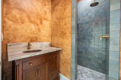 Bath - 7273 Amigo Way, Redding, CA 96002 photo 5 of 5