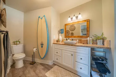 Bath - 7273 Amigo Way, Redding, CA 96002 photo 1 of 5
