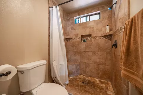Bath - 7273 Amigo Way, Redding, CA 96002 photo 4 of 5