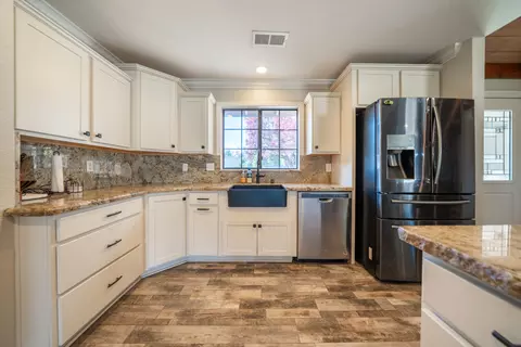 Kitchen - 7273 Amigo Way, Redding, CA 96002 photo 2 of 7