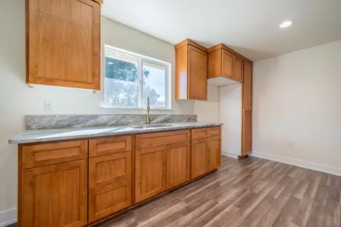 Kitchen - 7273 Amigo Way, Redding, CA 96002 photo 5 of 7