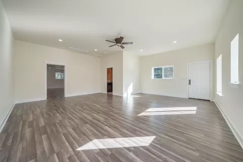 Living - 7273 Amigo Way, Redding, CA 96002 photo 4 of 7