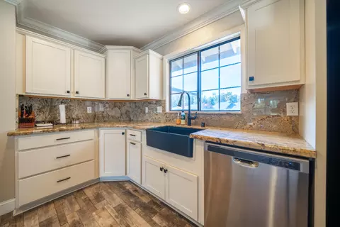 Kitchen - 7273 Amigo Way, Redding, CA 96002 photo 3 of 7