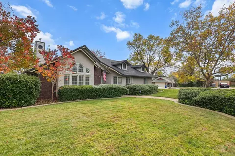 2794 Summerbreeze Pl, Redding, CA 96001