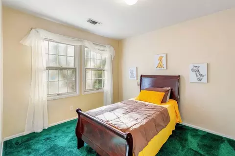 Bedroom - 1540 Eddy Dr, Mount Shasta, CA 96067 photo 4 of 6