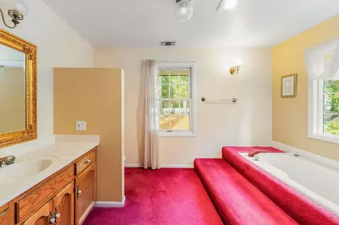 Bath - 1540 Eddy Dr, Mount Shasta, CA 96067 photo 1 of 5