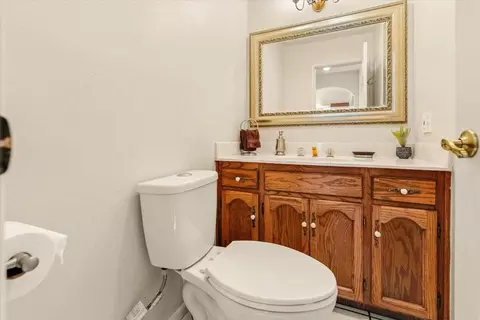 Bath - 1540 Eddy Dr, Mount Shasta, CA 96067 photo 4 of 5