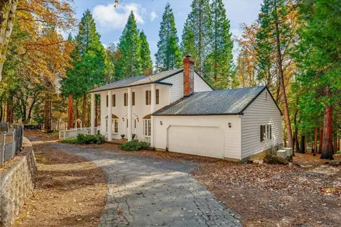Exterior - 1540 Eddy Dr, Mount Shasta, CA 96067 photo 2 of 8