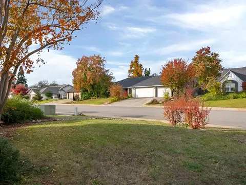 Exterior - 2132 Hope Ln, Redding, CA 96003 photo 3 of 16