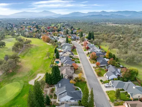 View/Area - 2132 Hope Ln, Redding, CA 96003 photo 3 of 9