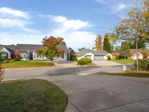 Exterior - 2132 Hope Ln, Redding, CA 96003 photo 2 of 16