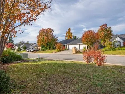 Exterior - 2132 Hope Ln, Redding, CA 96003 photo 16 of 16