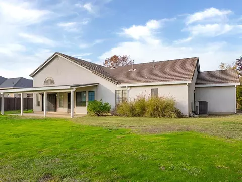 Exterior - 2132 Hope Ln, Redding, CA 96003 photo 8 of 16
