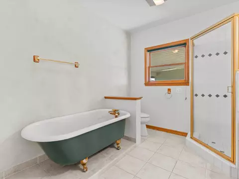 Bath - 22672 Knollwood Dr, Palo Cedro, CA 96073 photo 4 of 6