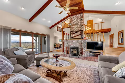 Living - 22672 Knollwood Dr, Palo Cedro, CA 96073 photo 2 of 12