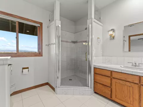 Bath - 22672 Knollwood Dr, Palo Cedro, CA 96073 photo 2 of 6