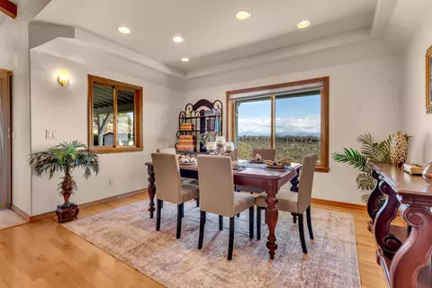 Dining - 22672 Knollwood Dr, Palo Cedro, CA 96073 photo 2 of 6
