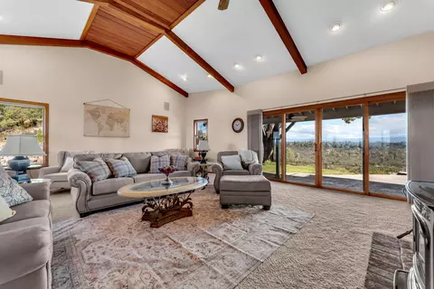 Living - 22672 Knollwood Dr, Palo Cedro, CA 96073 photo 6 of 12