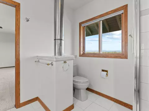 Bath - 22672 Knollwood Dr, Palo Cedro, CA 96073 photo 3 of 6