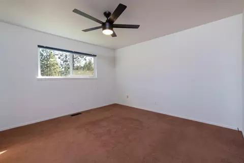 Bedroom - 116 Oak View Ct, Yreka, CA 96097 photo 3 of 3