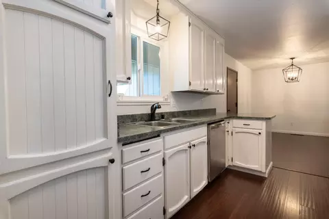 Kitchen - 116 Oak View Ct, Yreka, CA 96097 photo 2 of 2