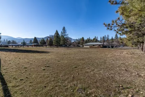 Exterior - 116 Oak View Ct, Yreka, CA 96097 photo 4 of 4