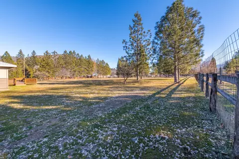 Exterior - 116 Oak View Ct, Yreka, CA 96097 photo 3 of 4