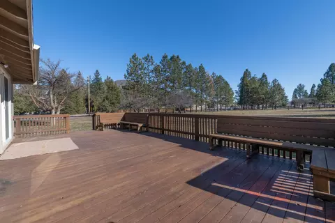 Exterior - 116 Oak View Ct, Yreka, CA 96097 photo 2 of 4