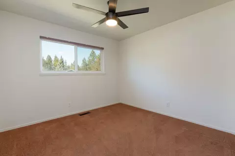 Bedroom - 116 Oak View Ct, Yreka, CA 96097 photo 2 of 3