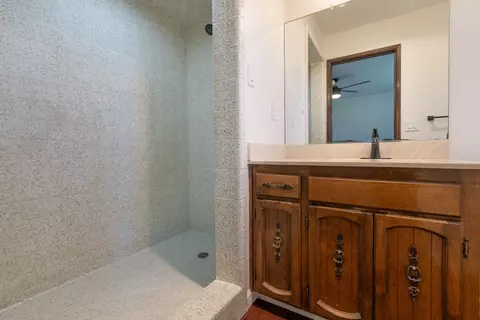 Bath - 116 Oak View Ct, Yreka, CA 96097 photo 2 of 2
