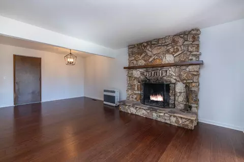 Living - 116 Oak View Ct, Yreka, CA 96097 photo 2 of 4