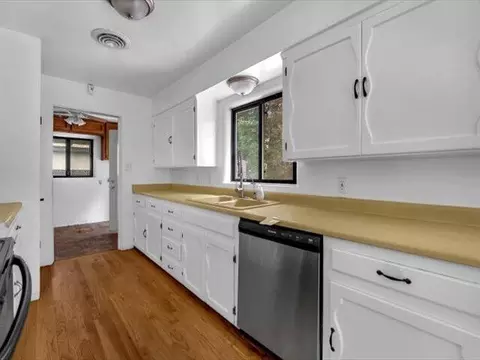 Kitchen - 362 Revilo Dr, Redding, CA 96001 photo 2 of 4
