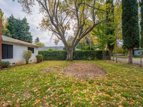 Exterior - 362 Revilo Dr, Redding, CA 96001 photo 14 of 17