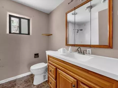 Bath - 362 Revilo Dr, Redding, CA 96001 photo 1 of 2