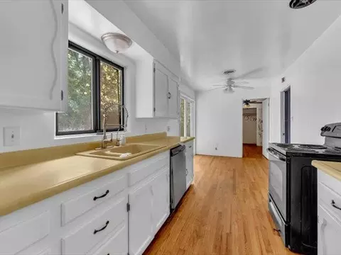 Kitchen - 362 Revilo Dr, Redding, CA 96001 photo 4 of 4